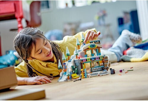LEGO Friends Holiday Ski Slope & Cafe За Възраст 9+ Бройки 980