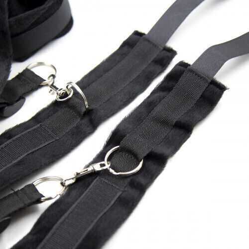 Set zur Bettfesselung in Schwarz Farbe