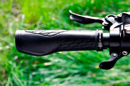 MomoDesign HBG01 52000010 Anatomic Bicycle Handlebar Grips in Black Color