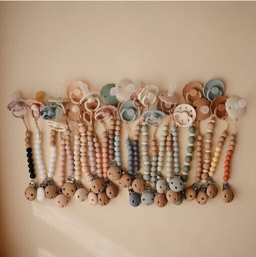 Mushie Chain Pacifier Eva Sage with Beads made of Wood Green