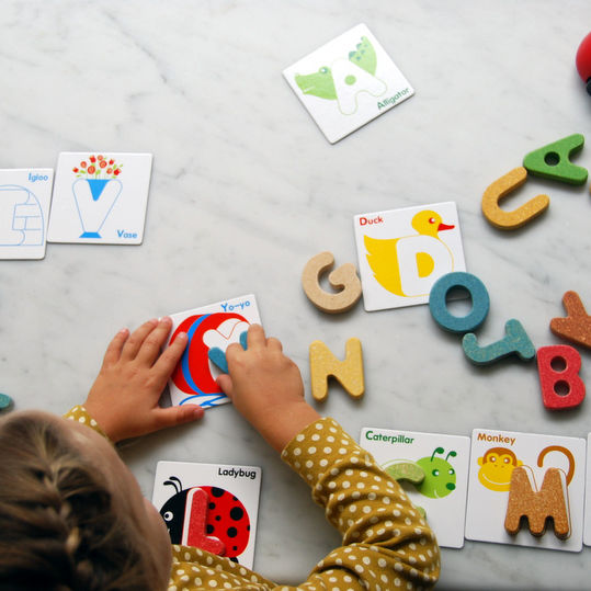 Plan Toys Αλφαβήτα στα Αγγλικά Εκπαιδευτικό Παιχνίδι Γράμματα & Αριθμοί για 3+ Ετών