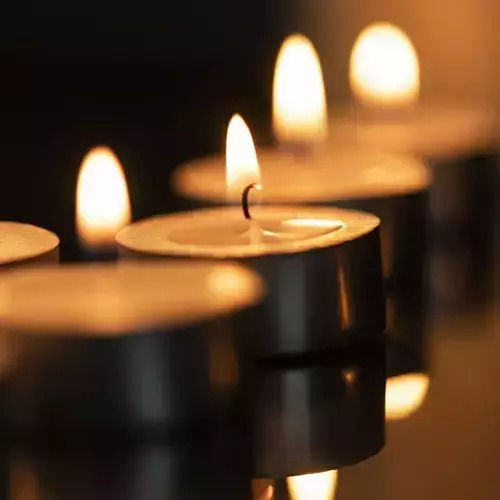 Iso Trade Aromatic Tealights Up To 4 Hours Duration 100 Pieces