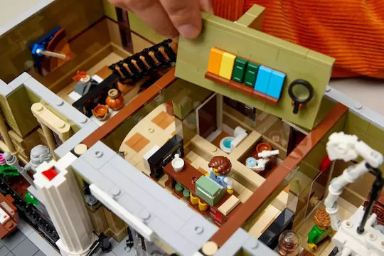 LEGO Icons Natural History Museum For Age 18+