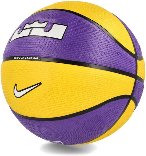 Nike Playground 8P 2.0 LeBron James Basketball Draußen