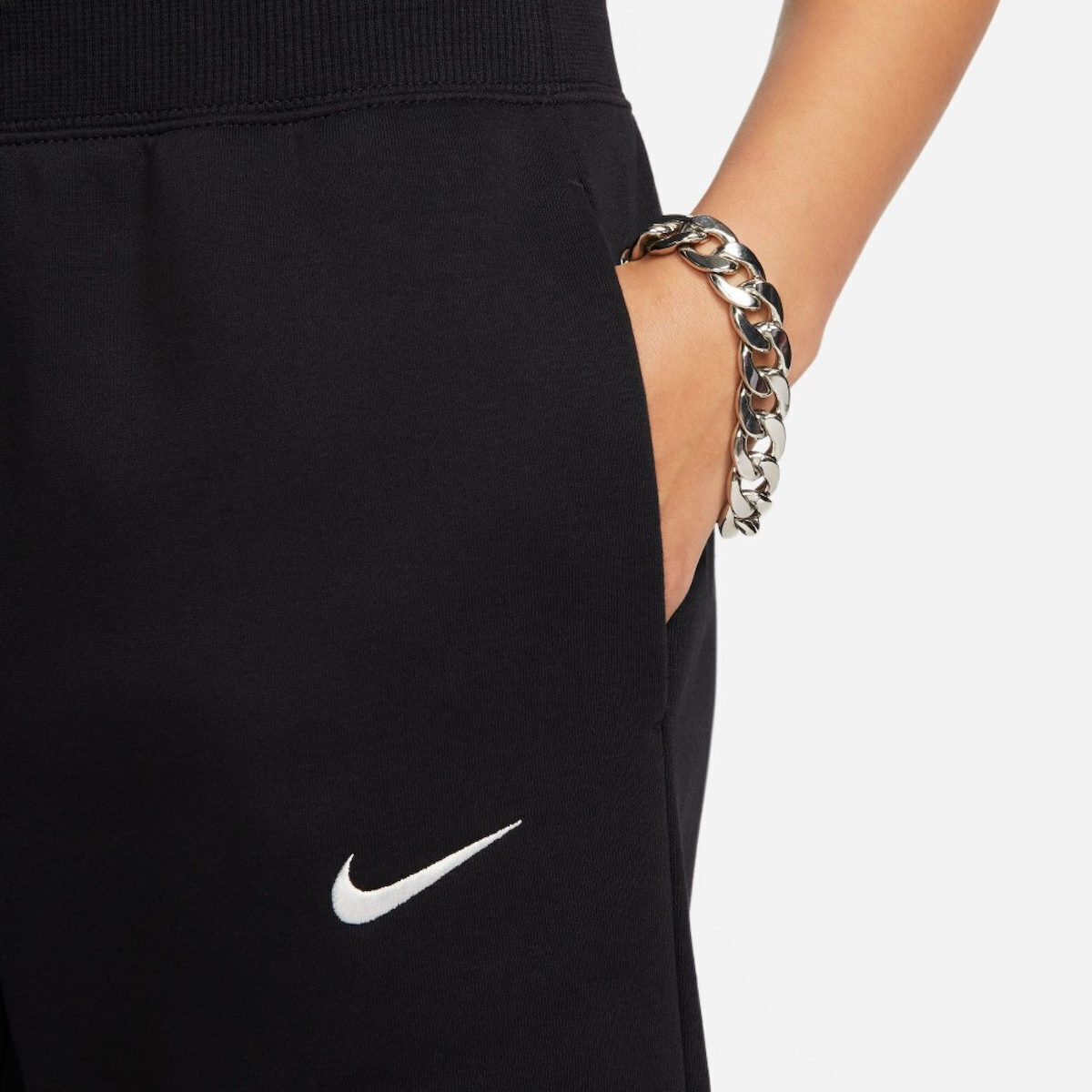 nike loose fit capri pants