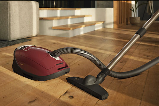 Miele Complete C3 125 Gala Edition Aspirator 890W cu sac 4.5lt Roșie