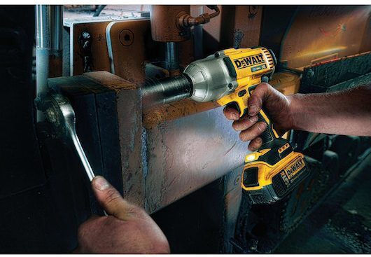 DEWALT DCF899P1 Безчетков Ударен гайковерт 1x5Ах с Приемник 1/2"