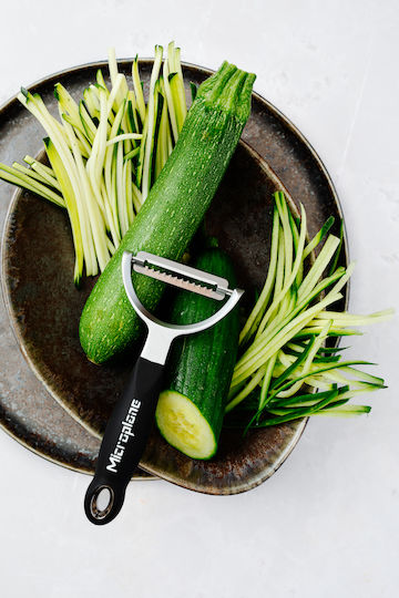 Microplane Fruit & Vegetable Peeler/Cleaner with Blade Julienne made of Stainless Steel