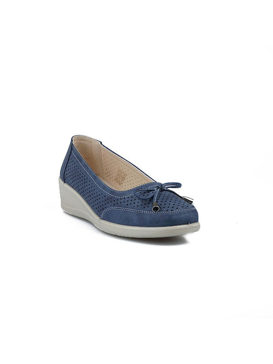 Famous Shoes Anatomic Women's Closed Toe Platforms Blue