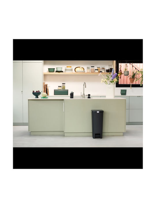 Brabantia StepUp Κάδος Απορριμμάτων Πλαστικός με Πεντάλ Dark Grey 40lt
