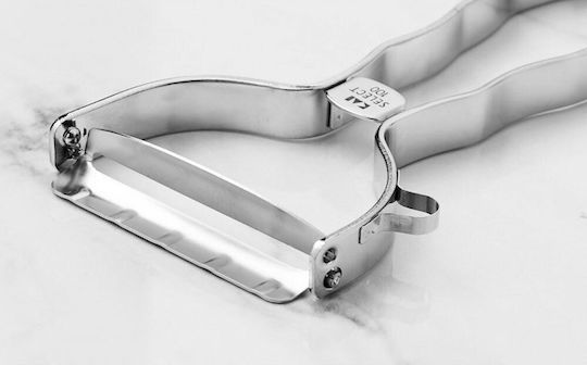 Kai Fruit & Vegetable Peeler/Cleaner made of Stainless Steel