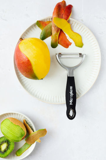 Microplane Obst- & Gemüseschäler/Reiniger aus Edelstahl
