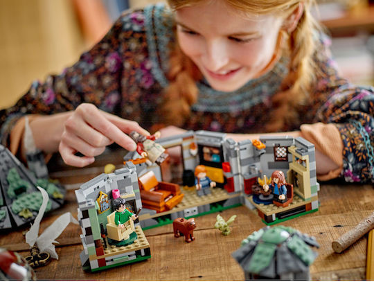 LEGO Harry Potter Hagrid's Hut An Unexpected Visit for 8+ Years 896 Pieces