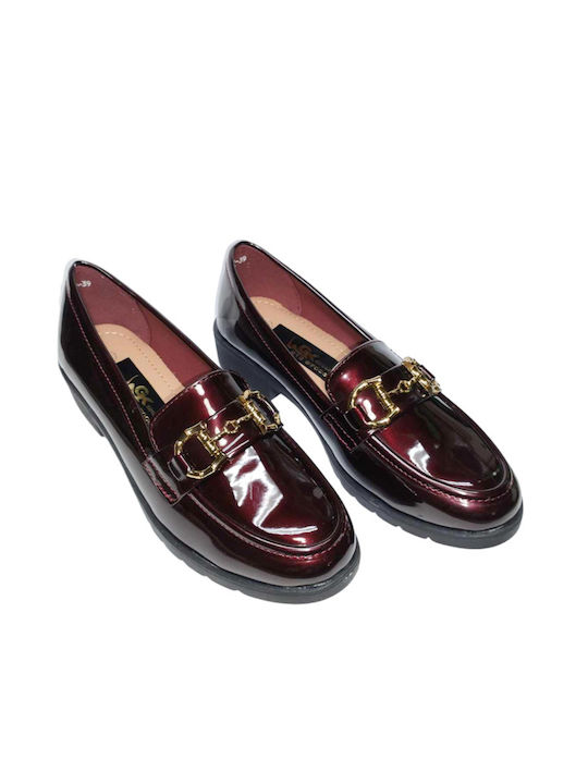 Oxfords din piele artificială de culoare Bordeaux. Cataramă aurie decorativă.