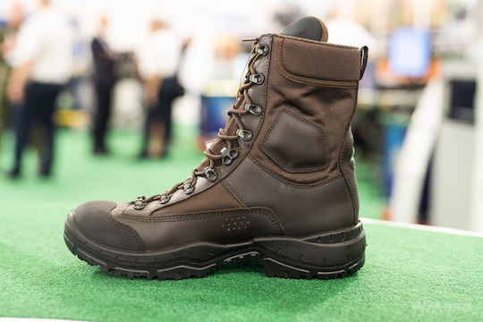 Militärische Stiefel aus Mesh Braun