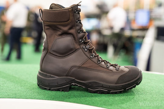 Militärische Stiefel aus Mesh Braun
