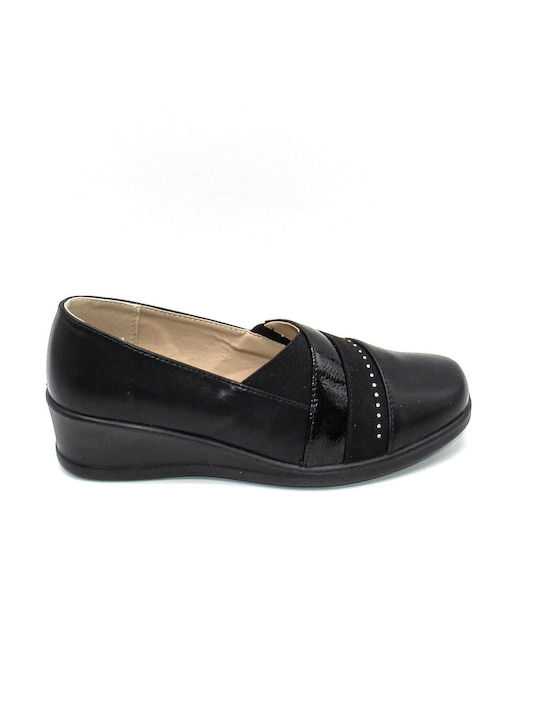 Moenia Women's Moccasins in Black Color