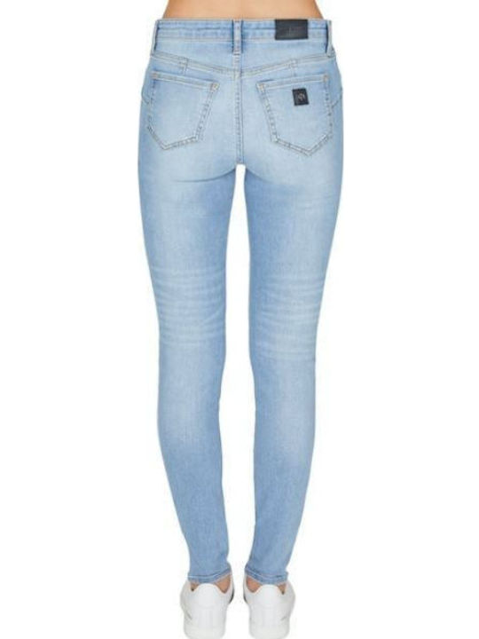 Blugi de damă cu croială skinny