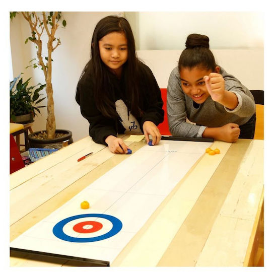 Kikkerland Joc de masă "Curling Game"