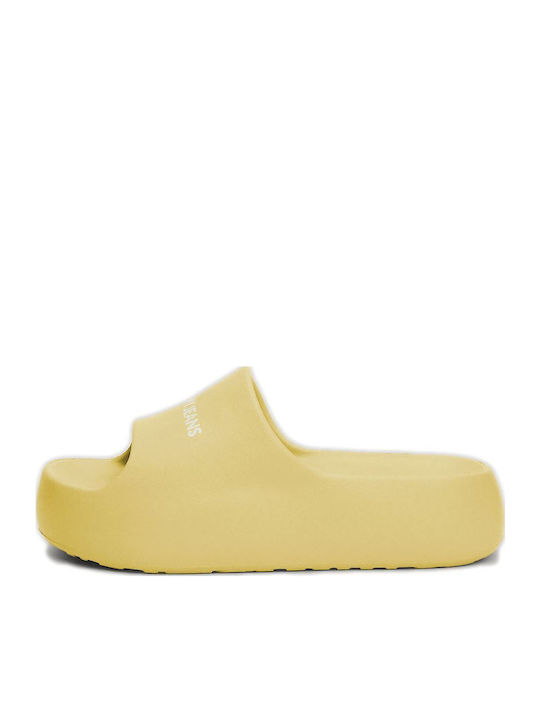 Slides Cu Platformă În Culoare Galbenă