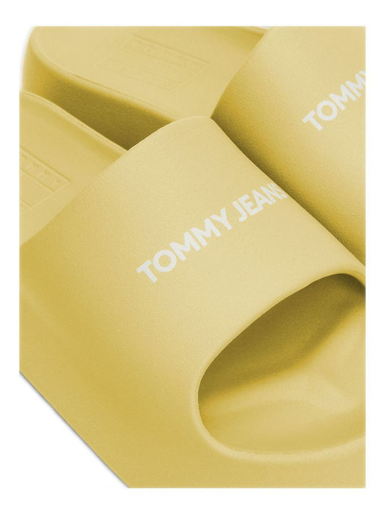 Slides Cu Platformă În Culoare Galbenă