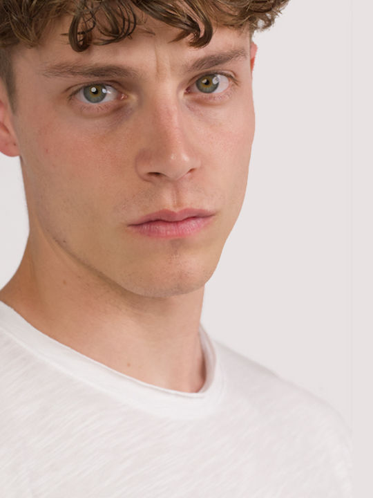 T-shirt White