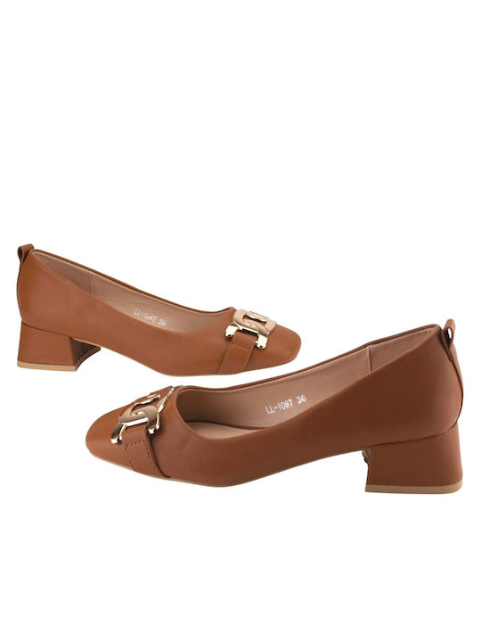 Square-toe heels with buckle camel