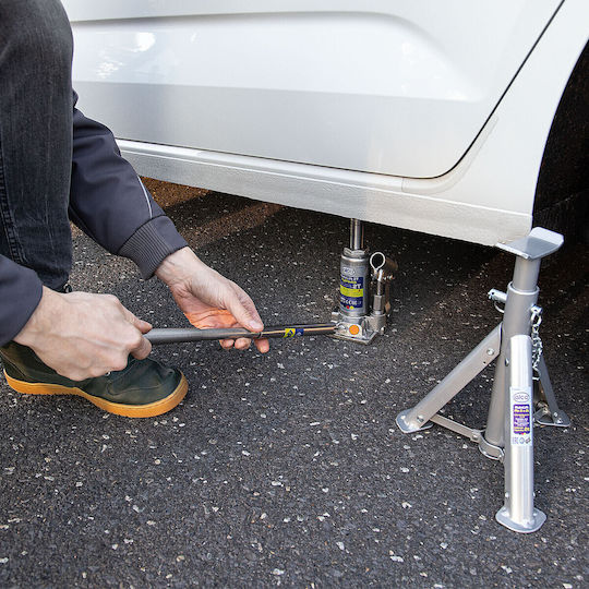 Alca Hydraulic Bottle Jack with Lifting Capacity up to 30.8cm and Weight Capacity up to 2 Tons