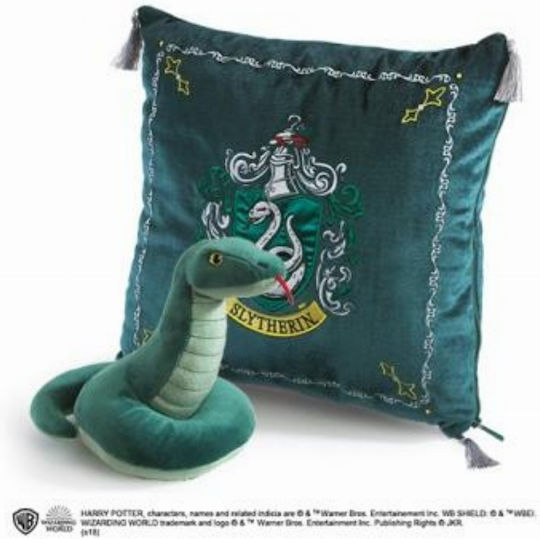 The Noble Collection Λούτρινο Harry Potter με Μαξιλάρι Μασκότ Slytherin (Harry Potter) 34 εκ.