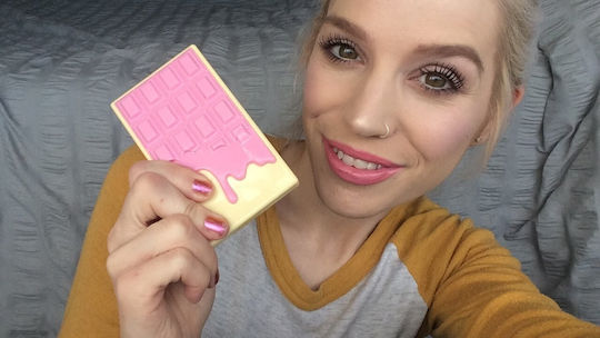 Revolution Beauty I Heart Revolution Mini Paletă Light and Glow 11.2gr