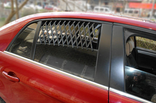 Grila de Ventilatie Universala pentru Geamurile Masinii Zola Transportul Animalelor in Masina Plastic 117x6