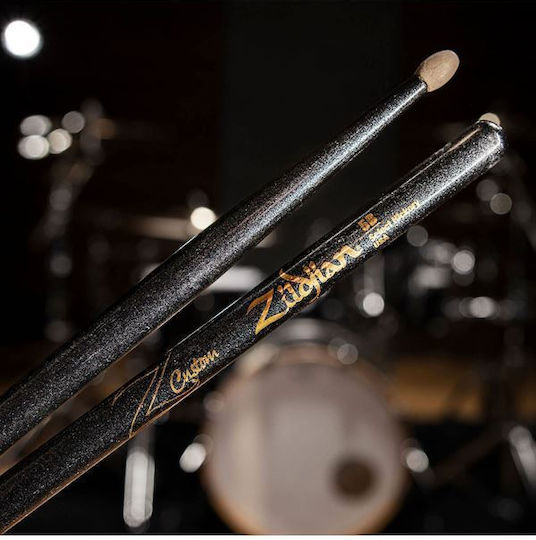 Zildjian Hickory Drumsticks Drums 5B with Tip Shape Oval in Black Color