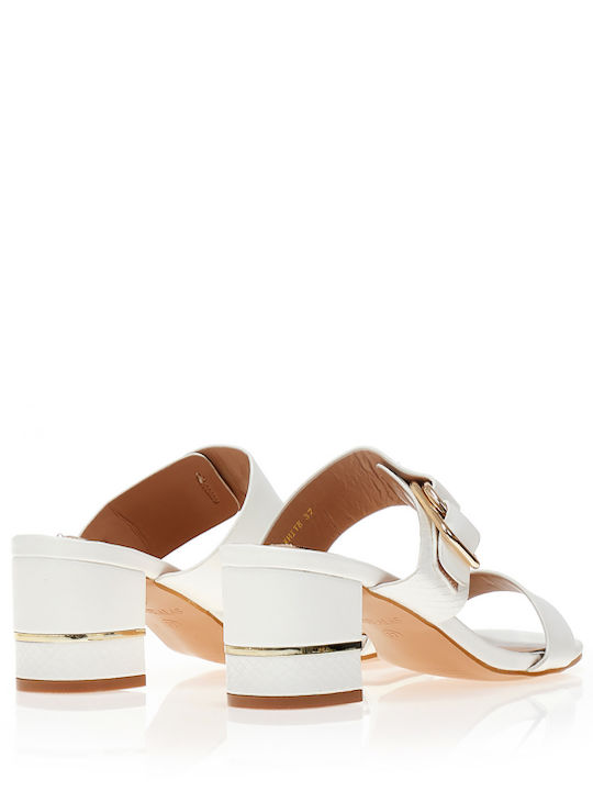 Weiße Mules aus Kunstleder mit Animal-Print und goldenen Details