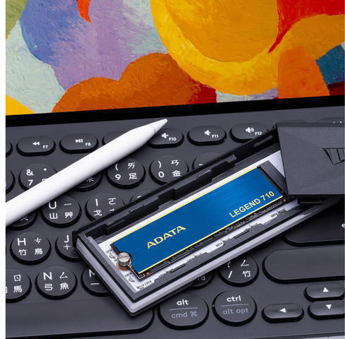 Adata Legend 710 SSD 2TB M.2 mit PCI Express 3.0 Kommunikationsprotokoll und Kühlkörper