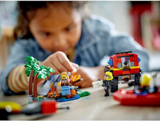 LEGO City 4x4 Пожарен Камион с Спасителна Лодка за 5+ Години 301 Бройки