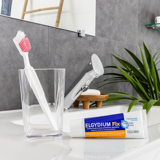 Elgydium Clinic Dental Prosthesis 1τμχ Οδοντόβουρτσα Φροντίδα Τεχνητών Οδοντοστοιχιών