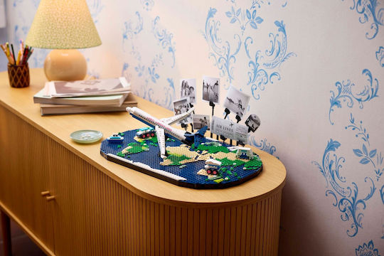 LEGO Icons Travel Moments Pentru Vârsta 14+ Număr Bucăți 1231