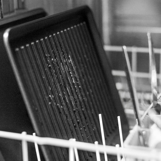 Gastroback Настолна Електрическа Скара с Релефна Плоча 2000W с Капак и Регулируем Термостат