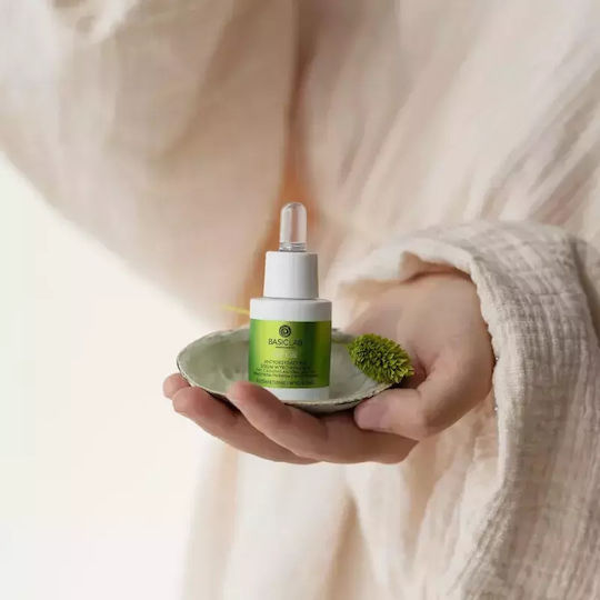 BasicLab Serum cu Acțiune Antioxidantă de Strălucire pentru Față cu Vitamina C 15ml