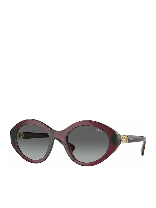 Vogue Damen Sonnenbrille mit Burgundisch Kunststoff Gestell und Gray Verlaufsfarbe Linse VO5576SB 2989T3