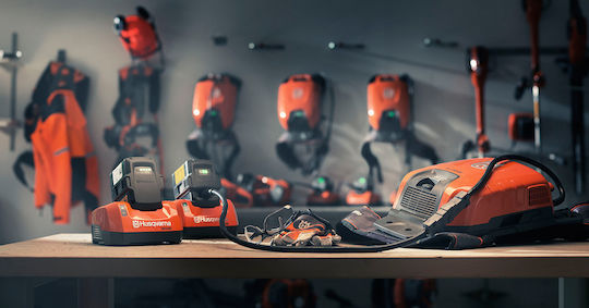 Husqvarna Ladegerät für Werkzeugbatterien 12V Lithium QC330