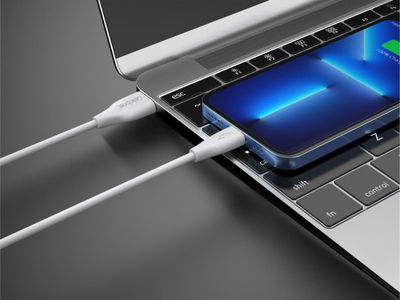 Celebrat USB 2.0 Kabel USB-C männlich - USB-A 15W Weiß 1m (117173)