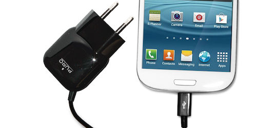 Puro Ladegerät mit integriertem Kabel Micro-USB 12W Schwarzs (MTCMICROBLK)