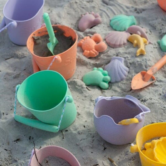 Scrunch Beach Bucket made of Silicone Orange