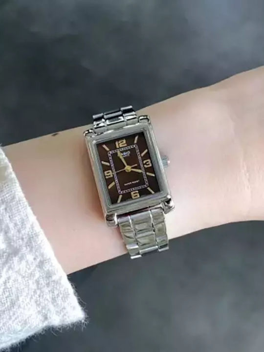 Casio Кварцов Часовник с Метална Верижка Casio Кварцов Часовник с Метална Верижка