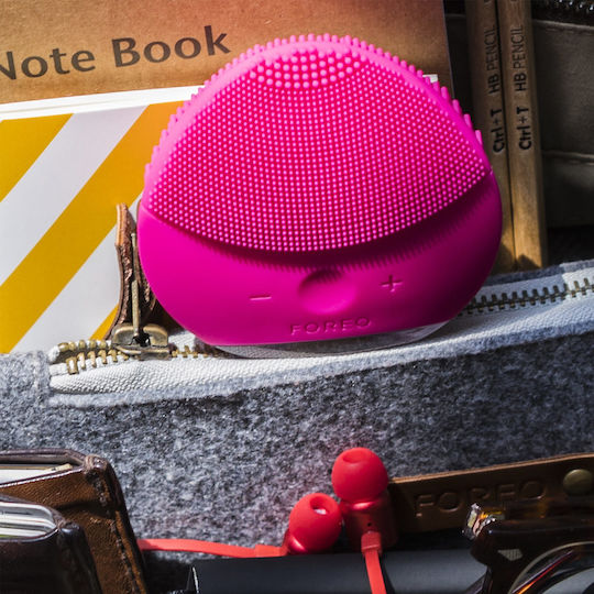 Foreo Luna Mini 2 Cleansing Silicone Facial Cleansing Brush Fuchsia F3401