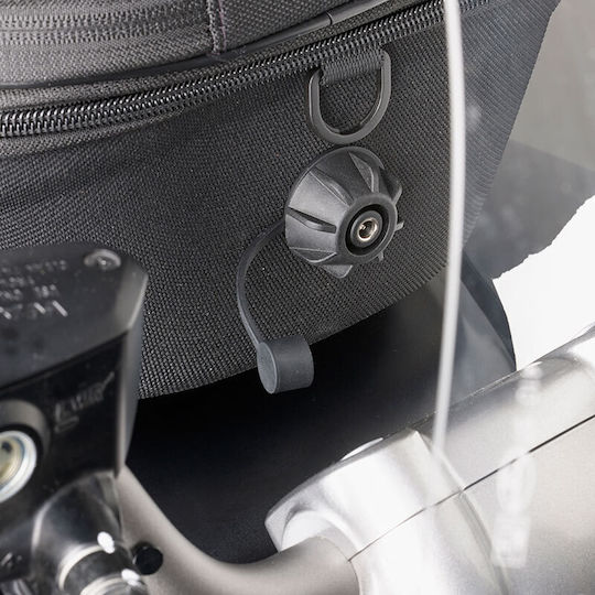 Givi Power Hub Мотоциклетен зарядно устройство с Портове: 3xUSB Зарядно устройство за мотоциклетни телефони