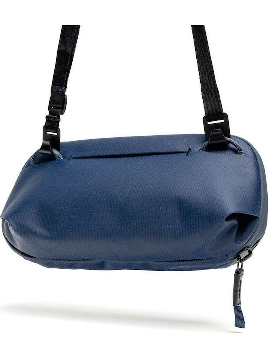 Necessaire in Marineblau Farbe