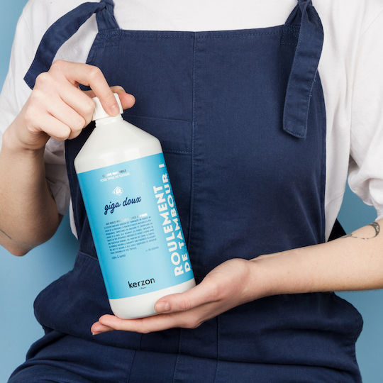 Kerzon Giga Doux Lichid Detergent pentru Sensibil & Culori Haine 1lt (30 Cupe de măsurare)