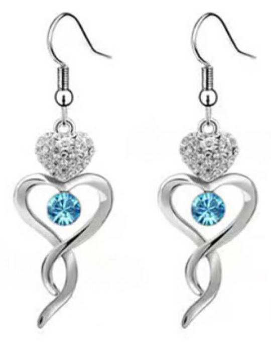 Сребърни обеци с форма на сърце с кристал Swarovski в светло синьо Abilene Дължина на обеците 5.2см Размер на сърцето 1.7 X 1.2см Кръгъл камък 0.6 X 0.6см